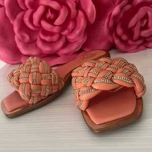 Vince Camuto size 6.5/M/37 Peach flats